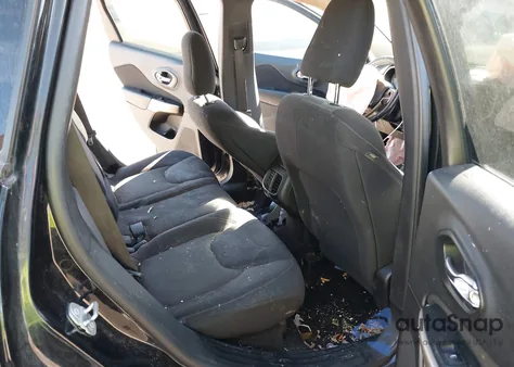 2018 Jeep Cherokee Latitude Fwd z USA, uszkodzony, nr VIN 1C4PJLCB7JD620882